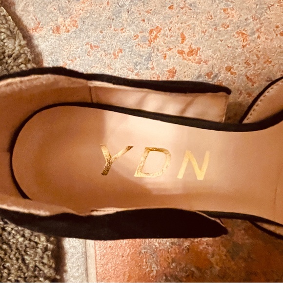 🎩Classic Black Velvety Scalloped Kitten Heel Pointed Toe D’Orsay Style Pumps! - Picture 6 of 14